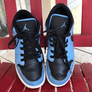 Nike Air Jordan 1 low size US 7Y Carol University blue/black.